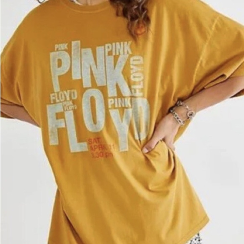 Daydreamer Pink Floyd Smiley Face OS Graphic Tee